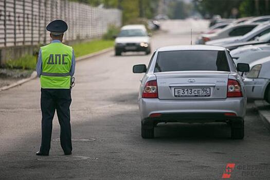 В Екатеринбурге спортсмен протащил инспектора ДПС на чужой «Ауди»