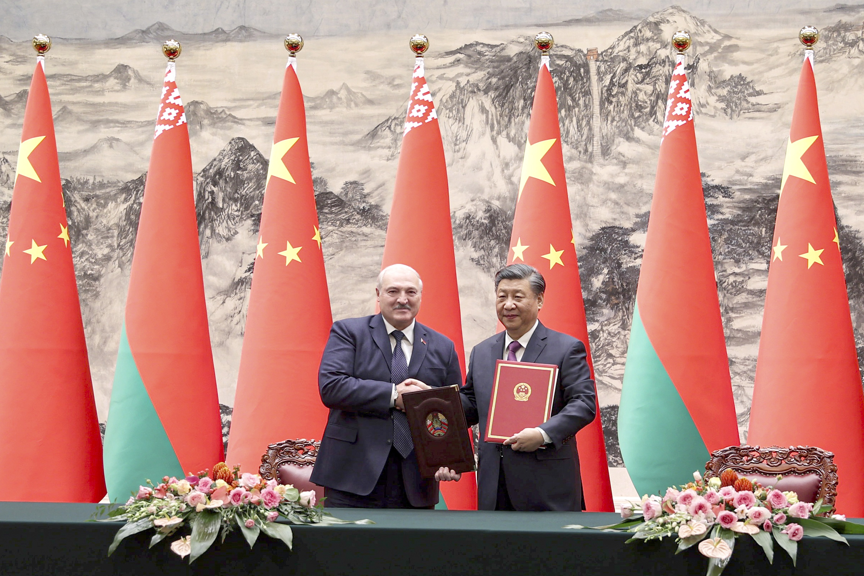 Лукашенко и Си Цзиньпин приняли совместное заявление о развитии двусторонних отношений