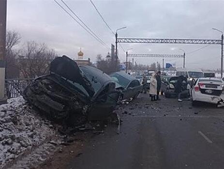 В Сызрани столкнулись четыре автомобиля, один водитель попал в больницу