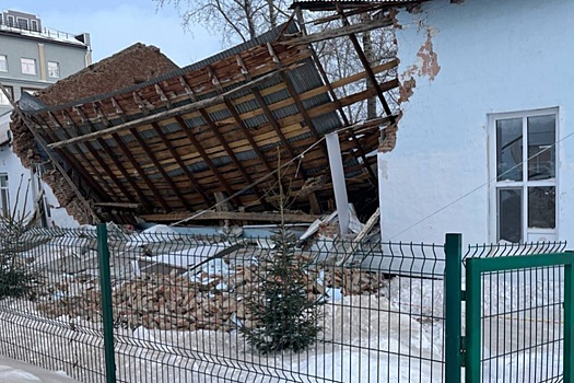 Здание спортшколы обрушилось в Новосибирской области