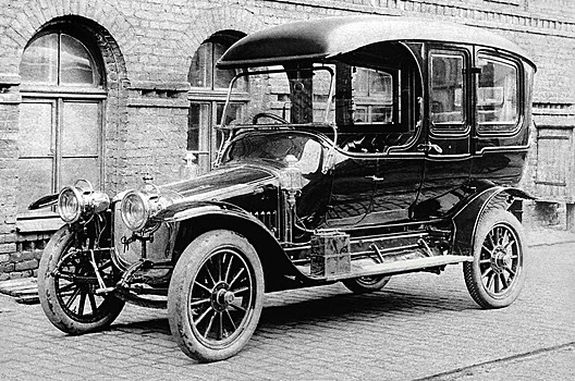 Как выглядел первый серийный автомобиль российского производства