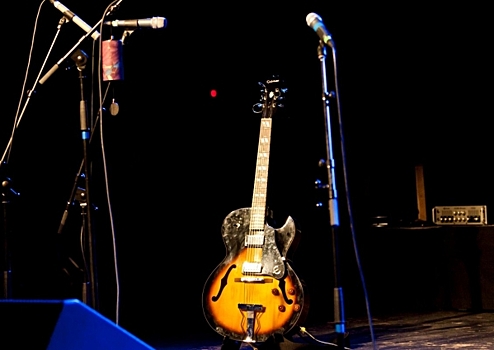 Экс-сотрудника популярного радио посадили за кражу из лицея УрФУ