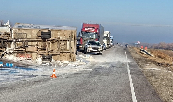 В ДТП на трассе в Волгоградской области пострадали три человека