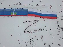 В Красногорске провели флешмоб «Наши» в поддержку президента и ВС РФ