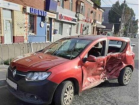 В Самаре госпитализирована водитель иномарки, спровоцировавшая ДТП