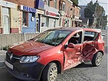 В Самаре госпитализирована водитель иномарки, спровоцировавшая ДТП