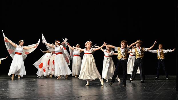Болгарский народный танец исполнили вологодские танцоры на международном конкурсе хореографии