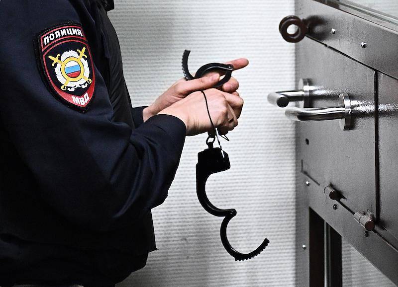 Подозреваемого в распространении наркотиков в Астрахани заключили под стражу