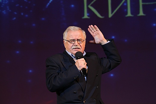 «Ну идиотки»: Сергей Никоненко прошелся по покинувшим РФ Трояновой* и Лазаревой*