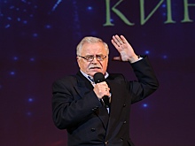 «Ну идиотки»: Сергей Никоненко прошелся по покинувшим РФ Трояновой* и Лазаревой*