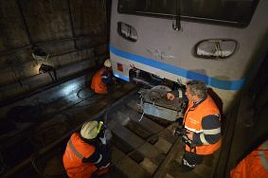 Из-за неисправного поезда на оранжевой ветке метро произошел сбой