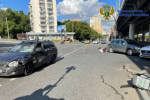 В Москве электровелосипед попал в жесткое ДТП с автомобилем