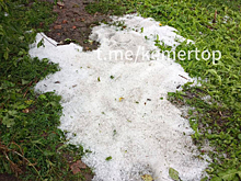 Белые холодные осадки засыпали Кемерово