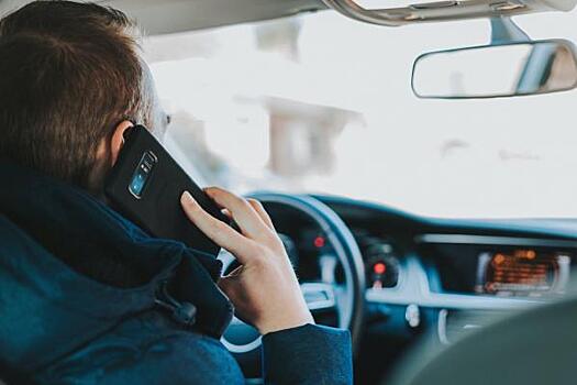В Тюмени камеры будут ловить любителей поболтать по телефону за рулем