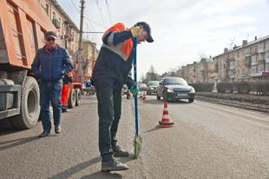 Дорожные работы вызвали пробку в районе Центрального рынка в Липецке