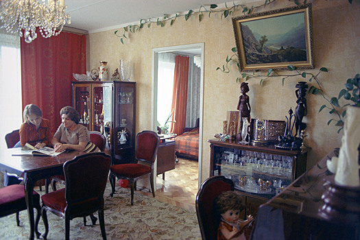 ампир и сталинский ампир. квартиры интеллигент. комната интеллигенции. гостиная в сталинском стиле. квартиры интеллигент.