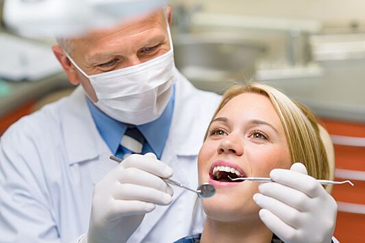 Стоматолог напомнил о вреде курения для здоровья зубов