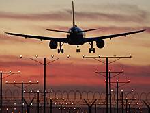 Самолет с сотнями пассажиров на борту попал в аварийную ситуацию во время полета в США