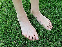 Стучание пятками улучшает здоровье: методика академика Микулина