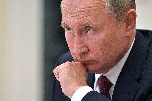 Путин одобрил штрафы за продажу гаджетов без программ РФ