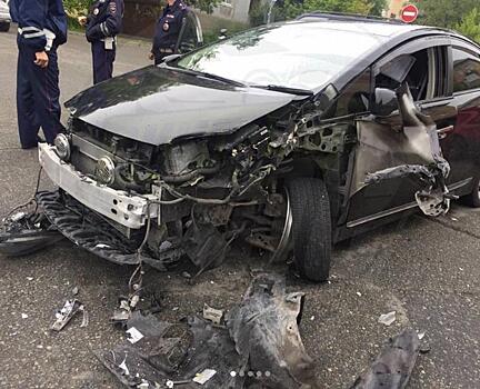Во Владивостоке автоледи разбила тонированный Toyota Prius