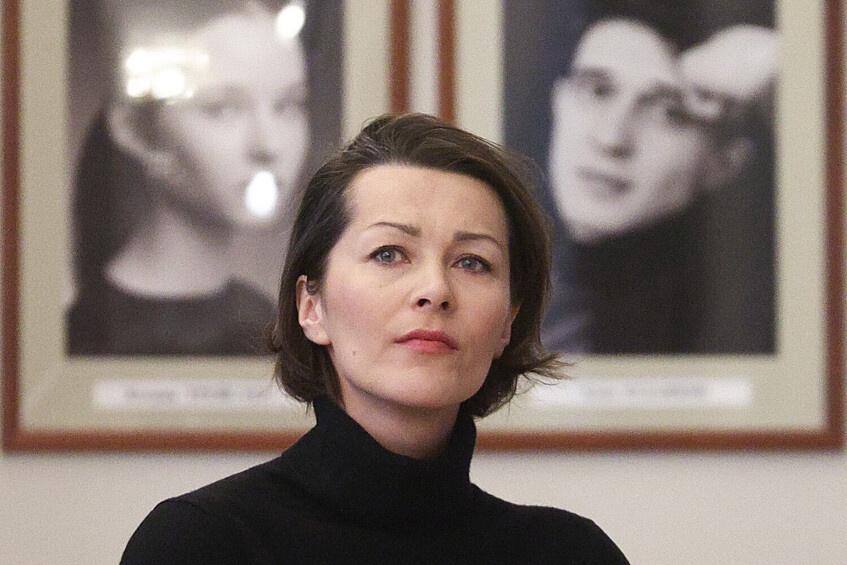 Актриса Анна Антонова на церемонии прощания с актрисой Ольгой Чиповской в Большом портретном фойе Театра имени Евгения Вахтангова, 9 февраля 2026 года