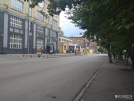 Центральную улицу Новосибирска перекрыли на весь день