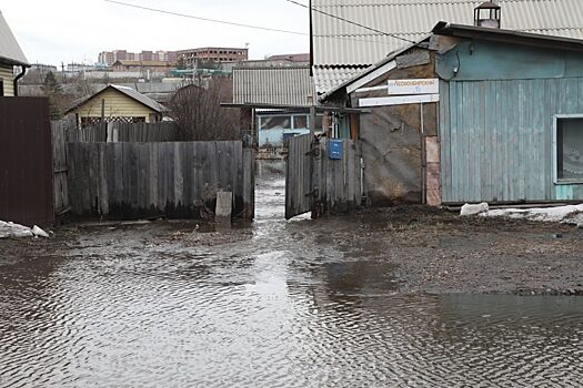 Мэр Красноярска объявил локальный режим ЧС на р. Бугач в районе подтопления домов