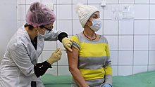 В России заявили о возможности вакцинировать всех желающих до июня