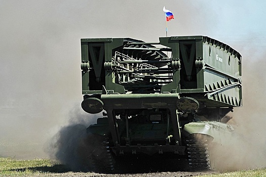 Ростех рассказал о применении "мостового танка" МТУ-90М для прорыва фронта