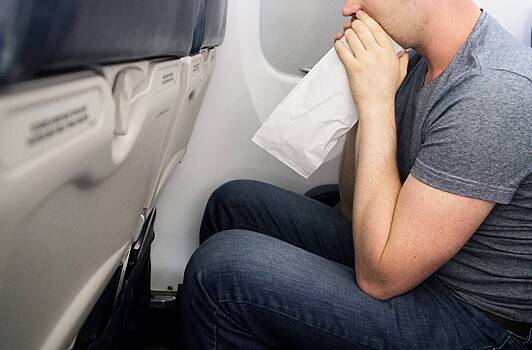 «Самолет с грохотом взмыл вверх». Пассажир описал турбулентность