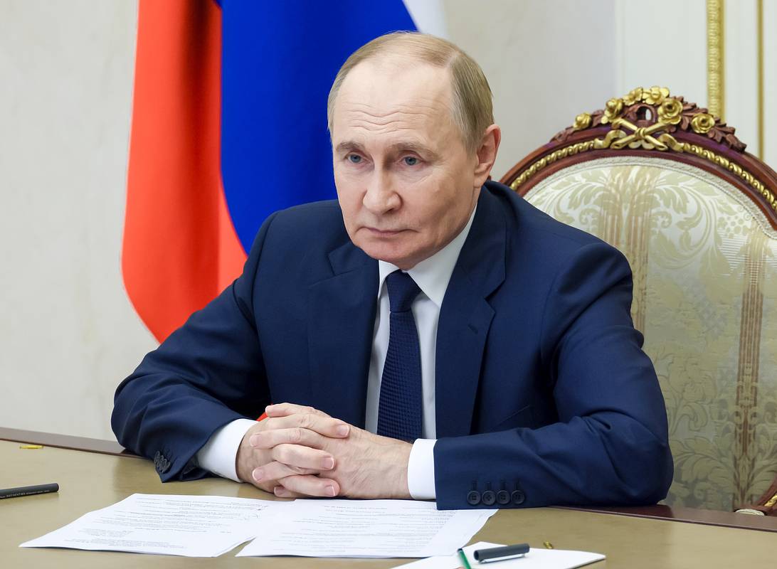 Путин открыл зоопарк и детсад в российских регионах