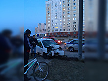 Всмятку: уходившая от погони «Хонда» врезалась в фонарный столб