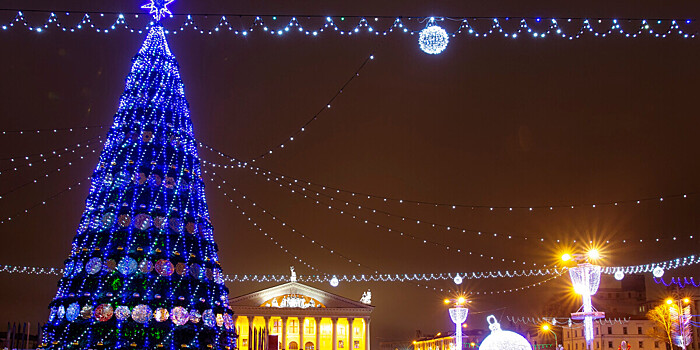 Минск начали украшать к Новому году
