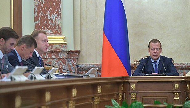 Медведев недоволен нарушением сроков по адресной инвестиционной программе