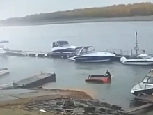 На причале в Барнауле под воду ушёл «КамАЗ»