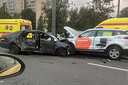 В Петербурге во время массовой аварии пострадали пять человек