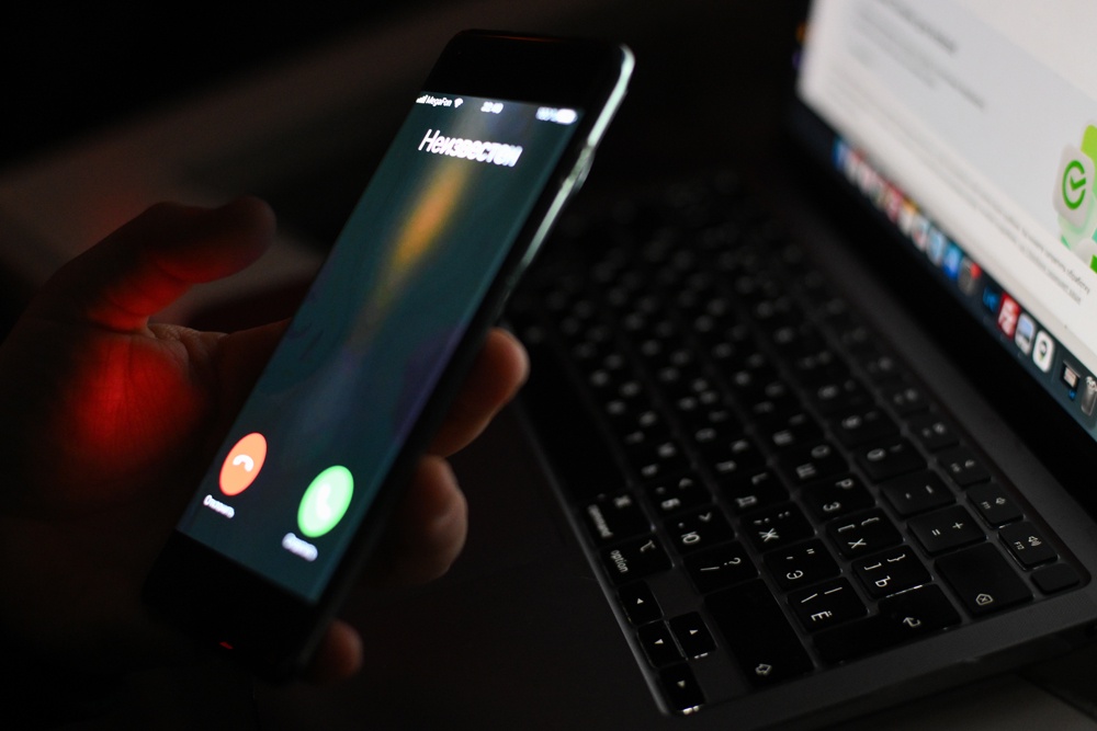 На Кубани женщина отдала мошенникам полученные после гибели сына 6,6 млн рублей