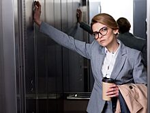 Маски и шахматный порядок: россиянам рассказали, как ездить в лифте в пандемию