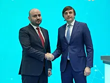 Сергей Кравцов и Ирек Файзуллин посетили стенд Самарской области на ПМЭФ