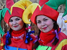 Прилёт первых птиц отметили старорусским боулингом