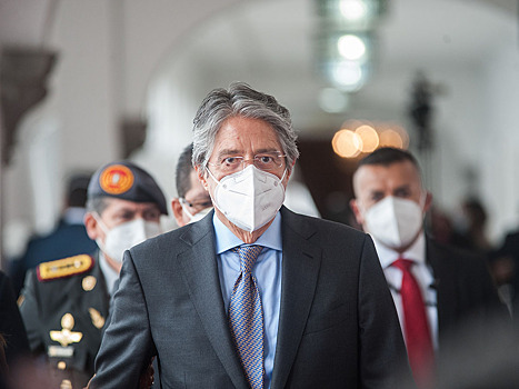 Эквадор пошел направо