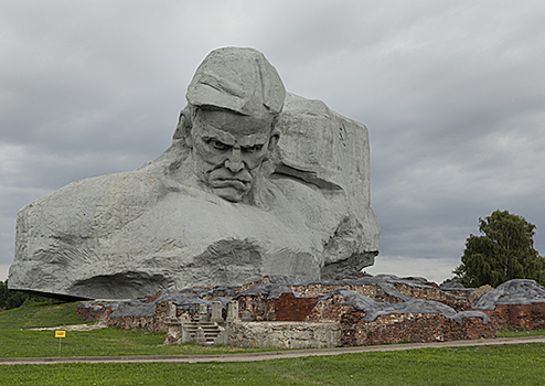 Участники международного конкурса «Снайперский рубеж» посетили Брестскую крепость