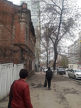 Саратовцы пророчат обрушение кирпичной двухэтажки на Радищева
