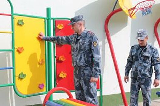 Во время проверки в детсаду Миасса обрушился потолок