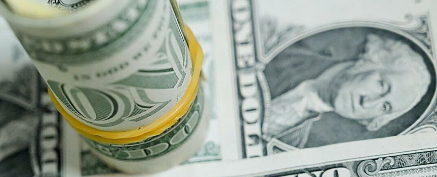 Доллар попал на последнее место в списке стабильных валют