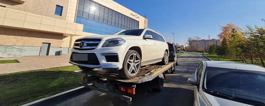 В Екатеринбурге приставы изъяли у автовладельца Mercedes из-за долга в 7 млн рублей