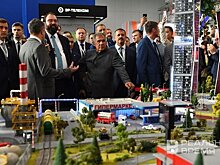 Атаки хакеров, манекены в спецовках, гонки мини-автомобилей и бирки для коров