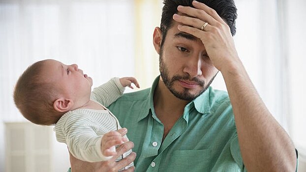 Исследования обнаружили связь между рождением ребенка и послеродовой депрессией у отцов