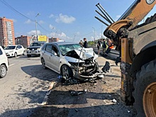 В Хабаровске водитель иномарки врезался в трактор и погиб